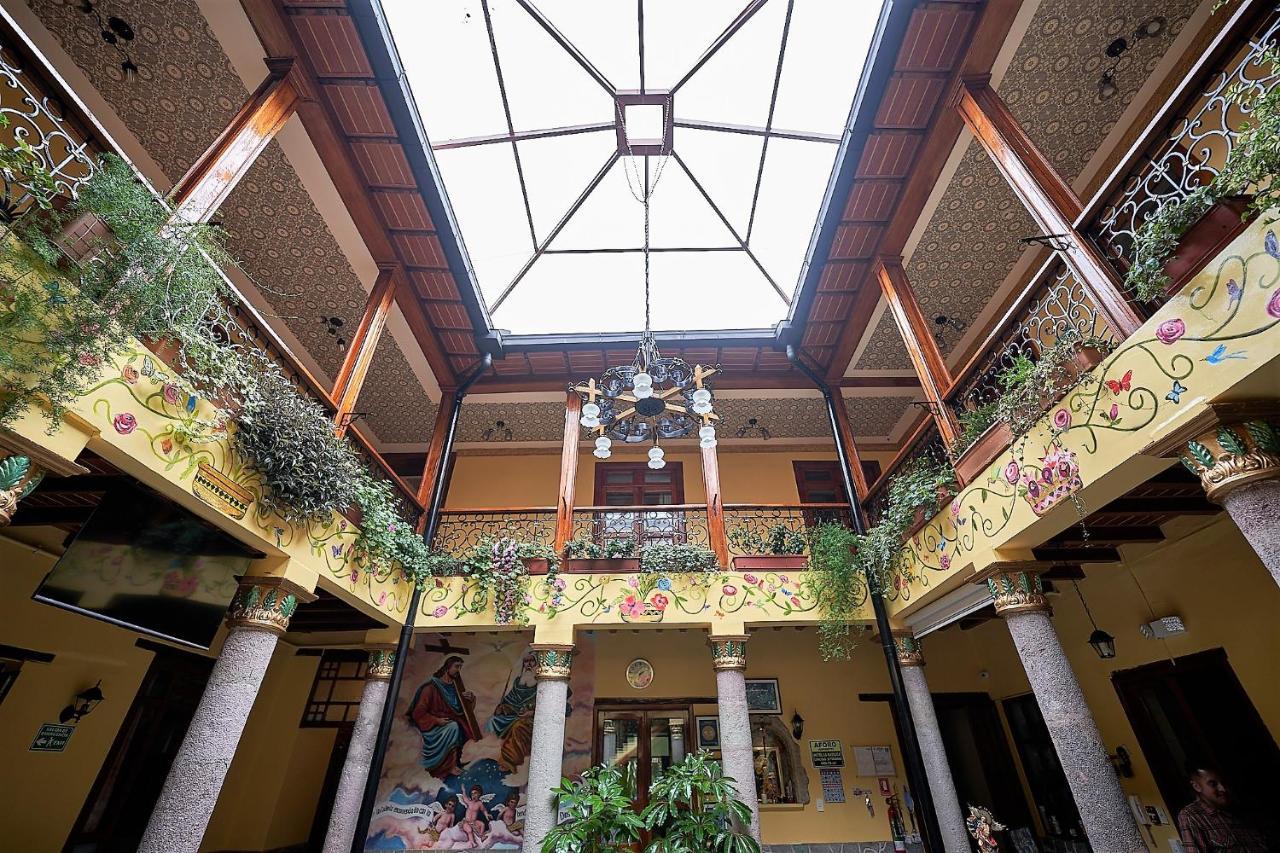 Hotel La Basilica Quito Bagian luar foto