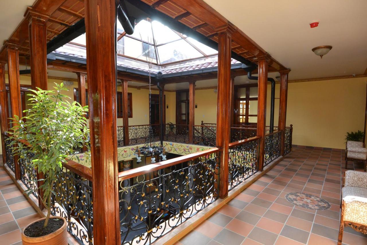 Hotel La Basilica Quito Bagian luar foto