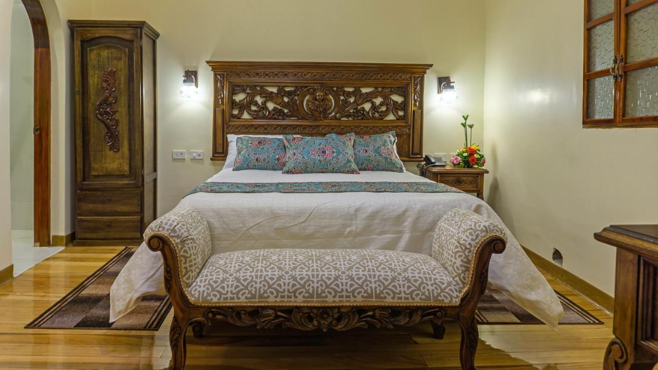 Hotel La Basilica Quito Bagian luar foto